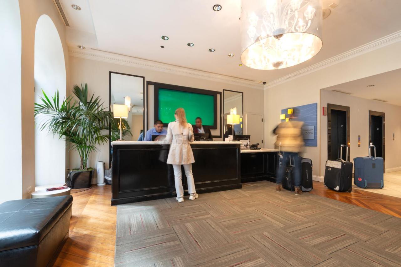 Holiday Inn Express Chicago - Magnificent Mile By Ihg Bagian luar foto
