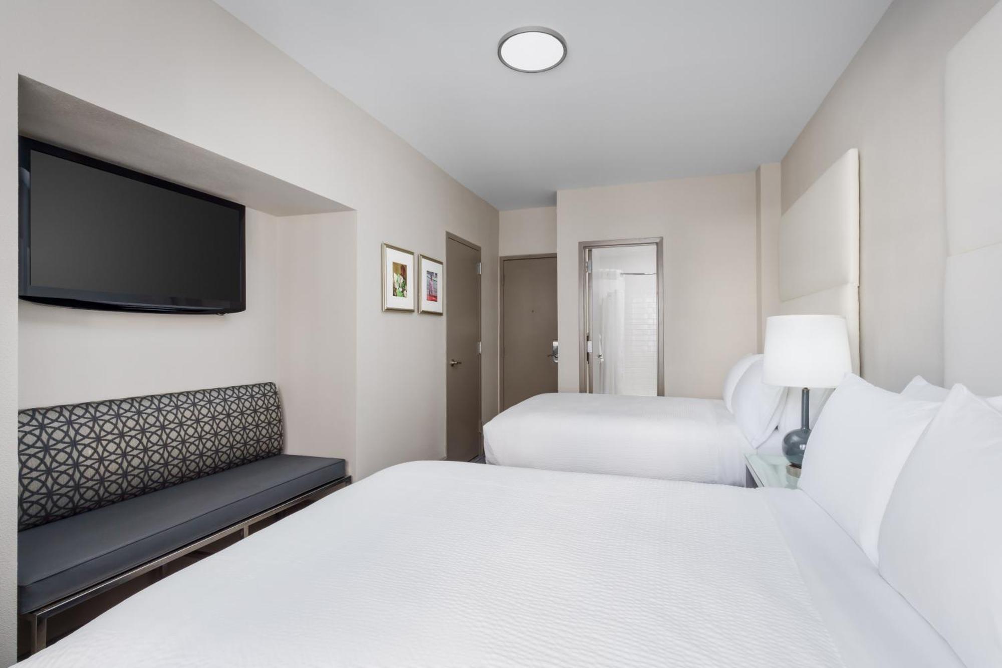 Holiday Inn Express Chicago - Magnificent Mile By Ihg Bagian luar foto