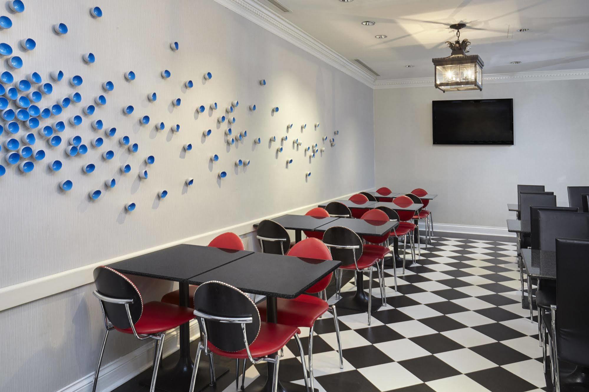 Holiday Inn Express Chicago - Magnificent Mile By Ihg Bagian luar foto