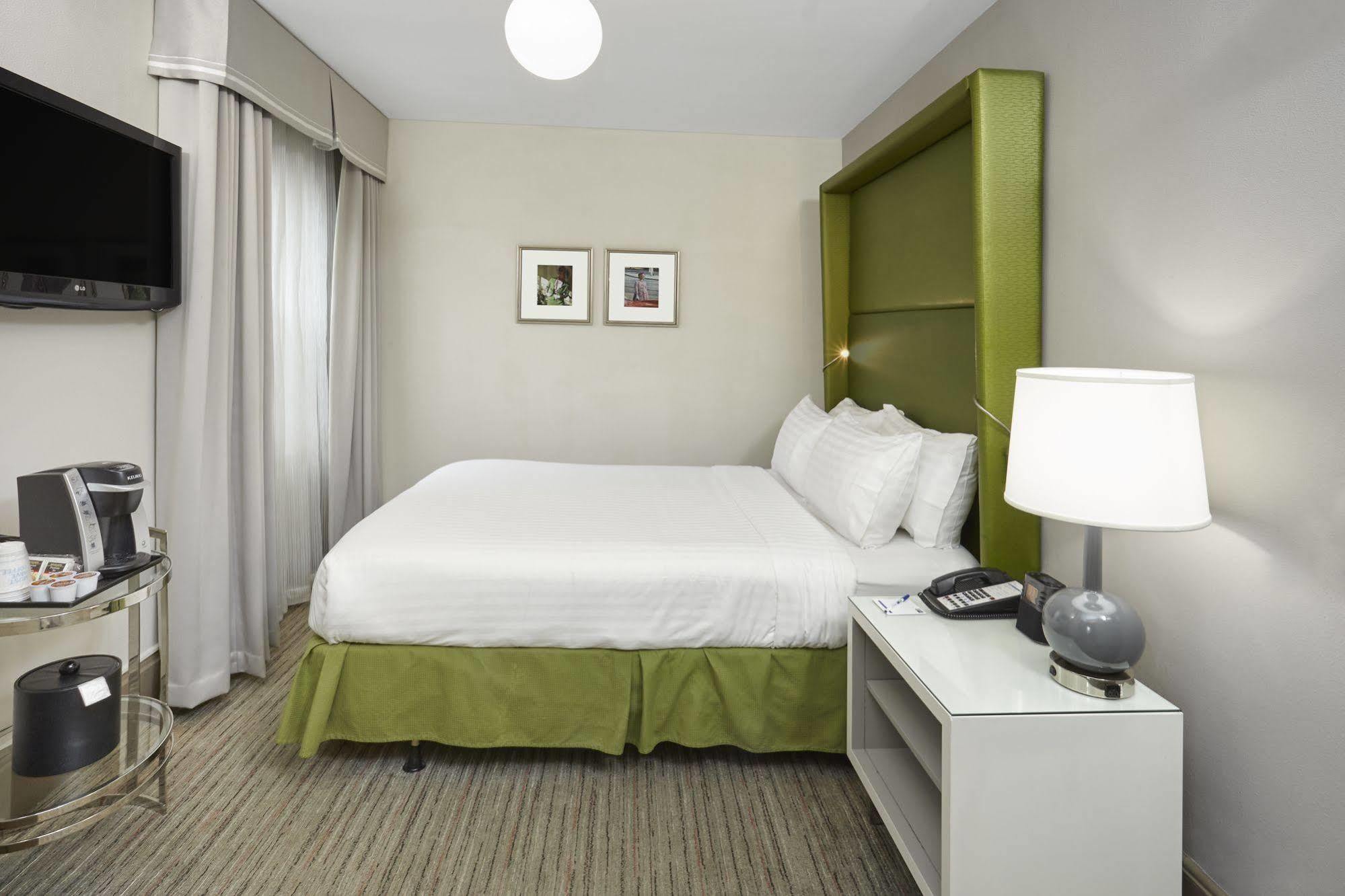 Holiday Inn Express Chicago - Magnificent Mile By Ihg Bagian luar foto