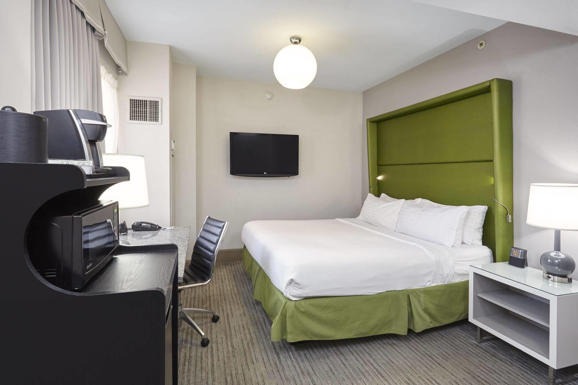 Holiday Inn Express Chicago - Magnificent Mile By Ihg Bagian luar foto