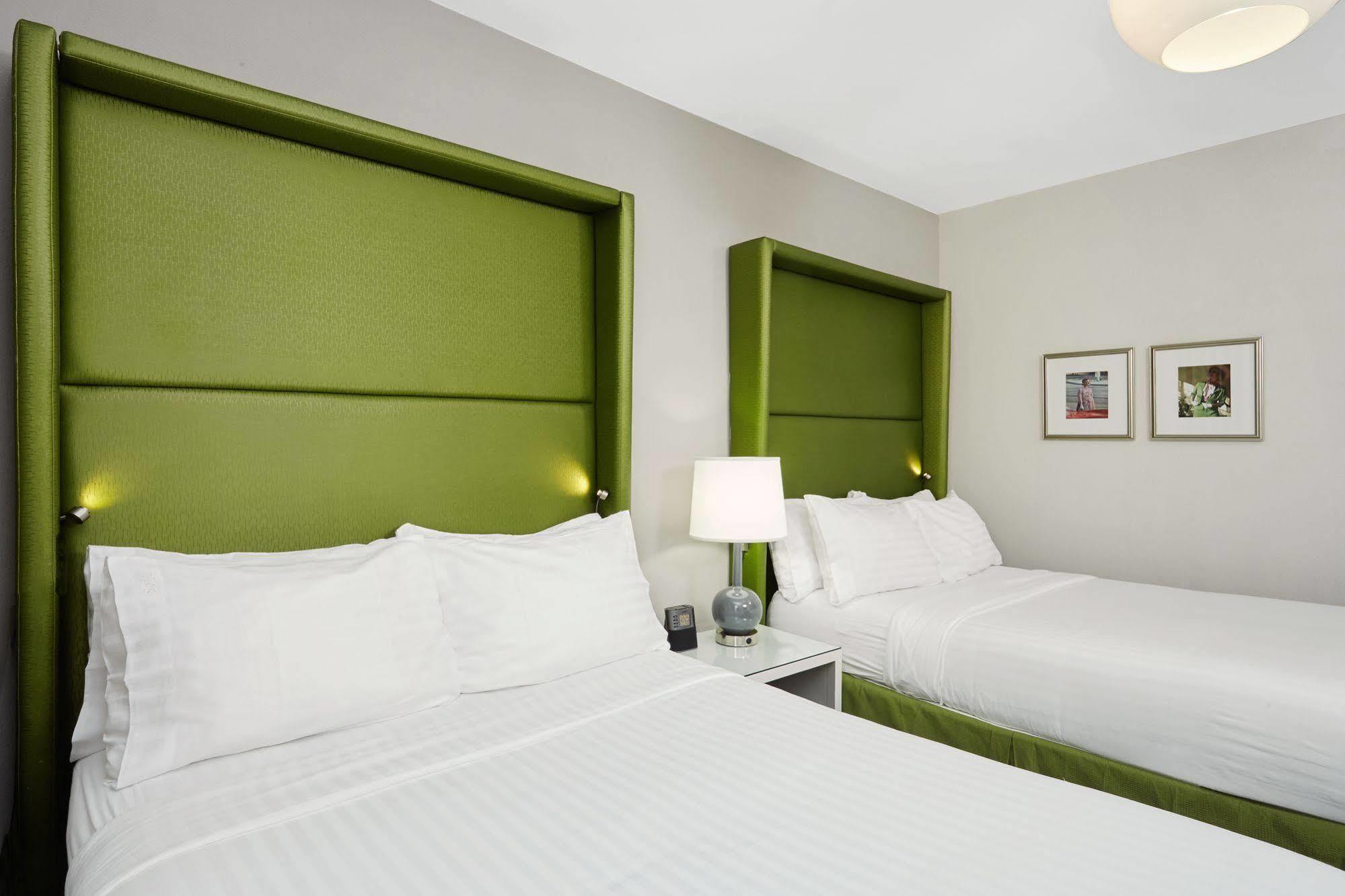 Holiday Inn Express Chicago - Magnificent Mile By Ihg Bagian luar foto