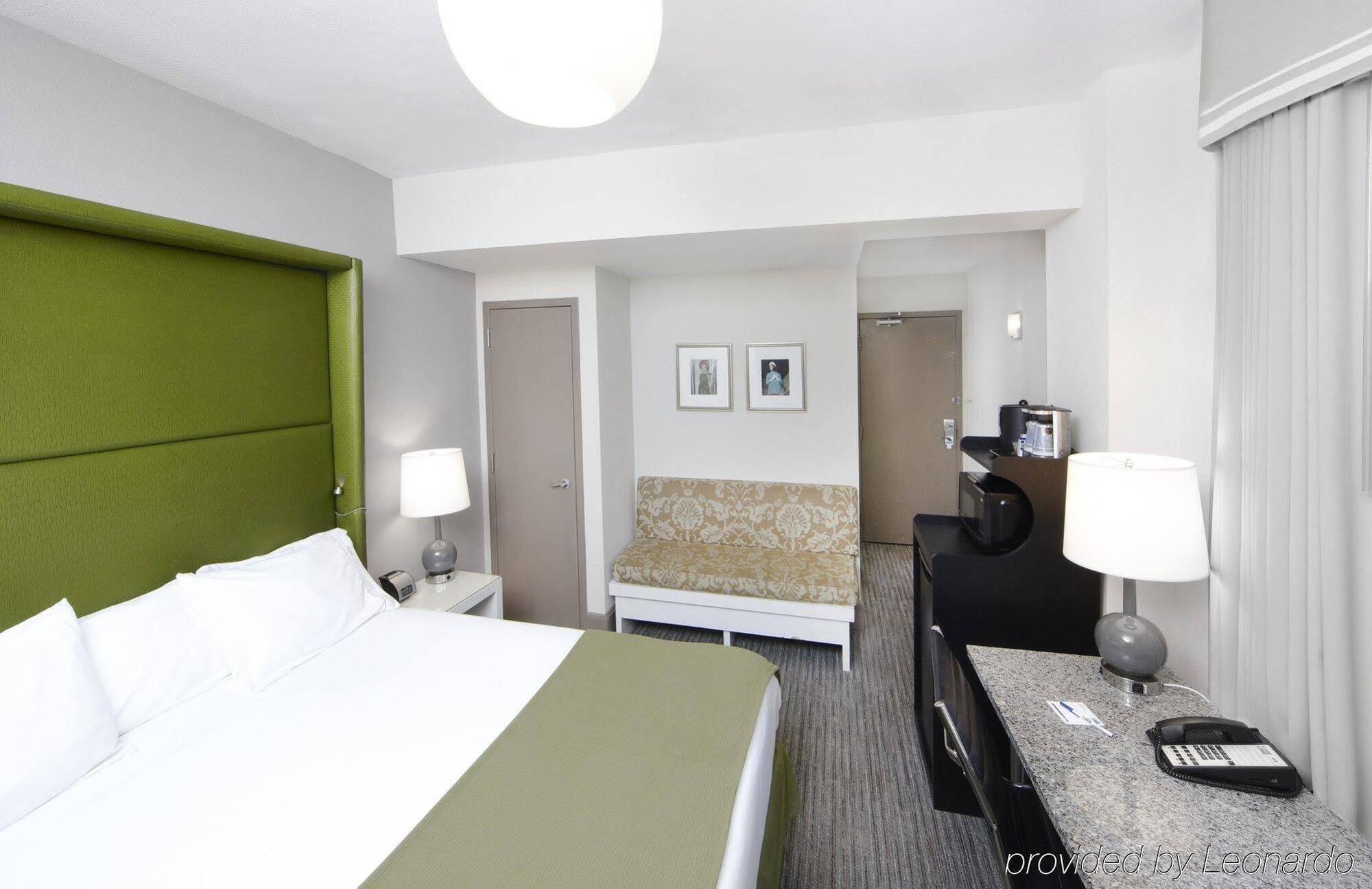 Holiday Inn Express Chicago - Magnificent Mile By Ihg Bagian luar foto