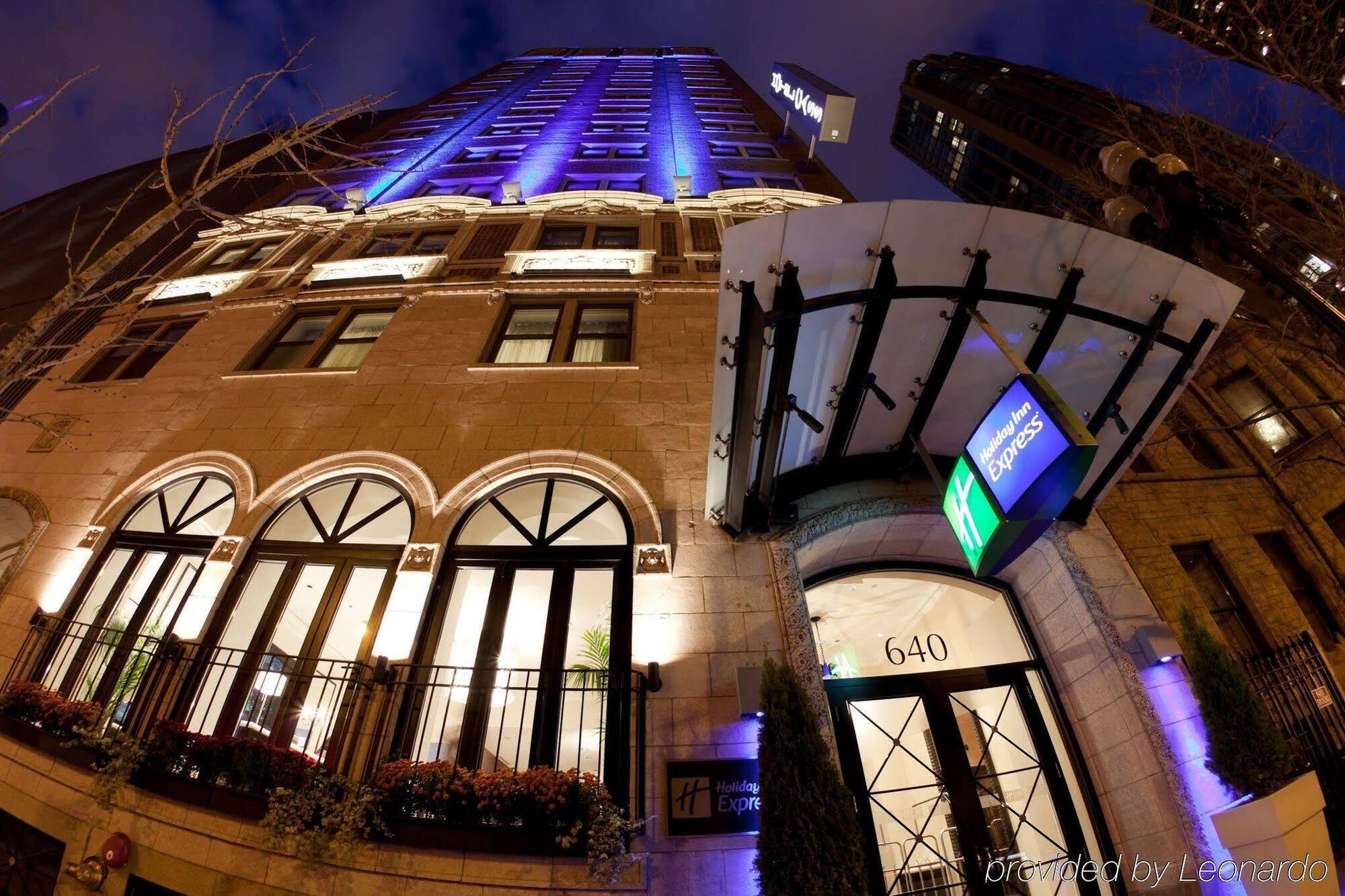Holiday Inn Express Chicago - Magnificent Mile By Ihg Bagian luar foto