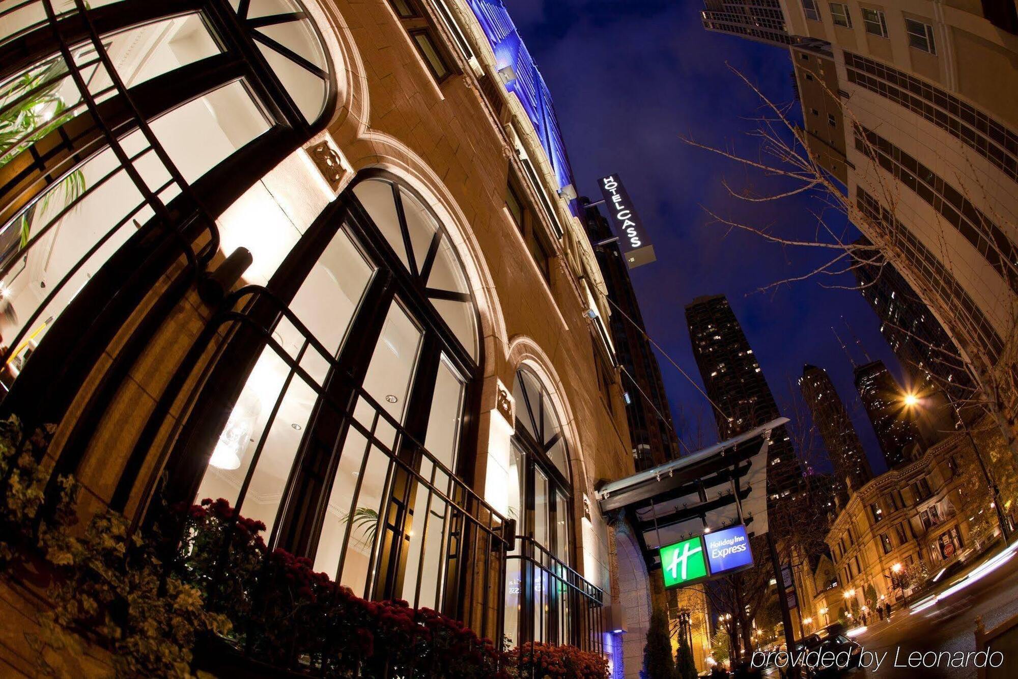 Holiday Inn Express Chicago - Magnificent Mile By Ihg Bagian luar foto